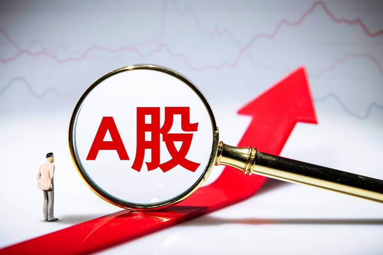 本周四A股继续上涨，沪指与权重股表现分化，北上资金净买入