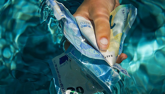 场外配资收紧致多股连续跌停，交易模式悄然生变