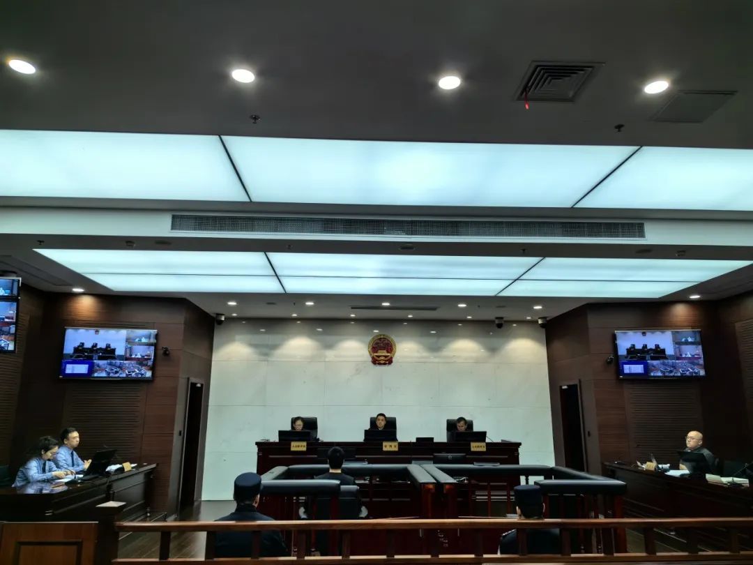 证券公司配资_徐汇区检察院起诉何某_股票场外配资非法经营案