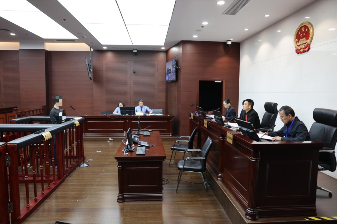 徐汇区检察院起诉何某_股票场外配资非法经营案_证券公司配资